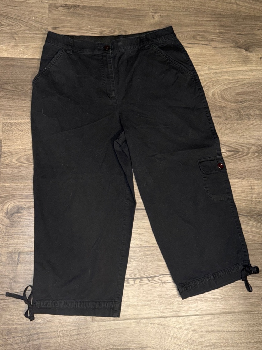 Women’s Black Casual Cargo Capris
